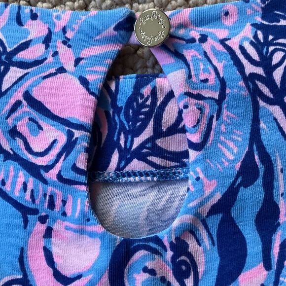 Lilly Pulitzer Waverly Top Size S “ Lapis Lazili Horseshoe Bat” print - Picture 7 of 8